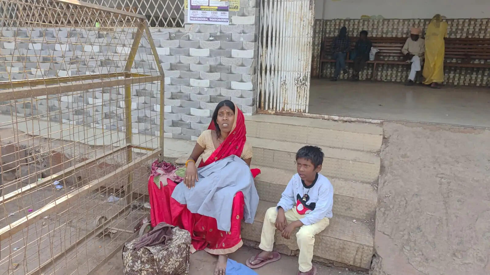 स्वास्थ्य केंद्र की लापरवाही से मासूम की मौत, एम्बुलेंस के इंतजार में तोड़ा दम