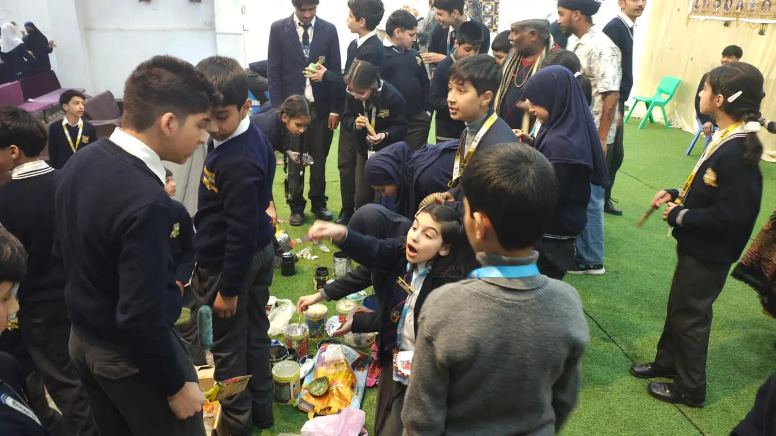 जश्न-ए-बहार कला कार्यशाला में विद्यार्थियों ने दिखाई रचनात्मकता, कलाकारों ने दिए टिप्स