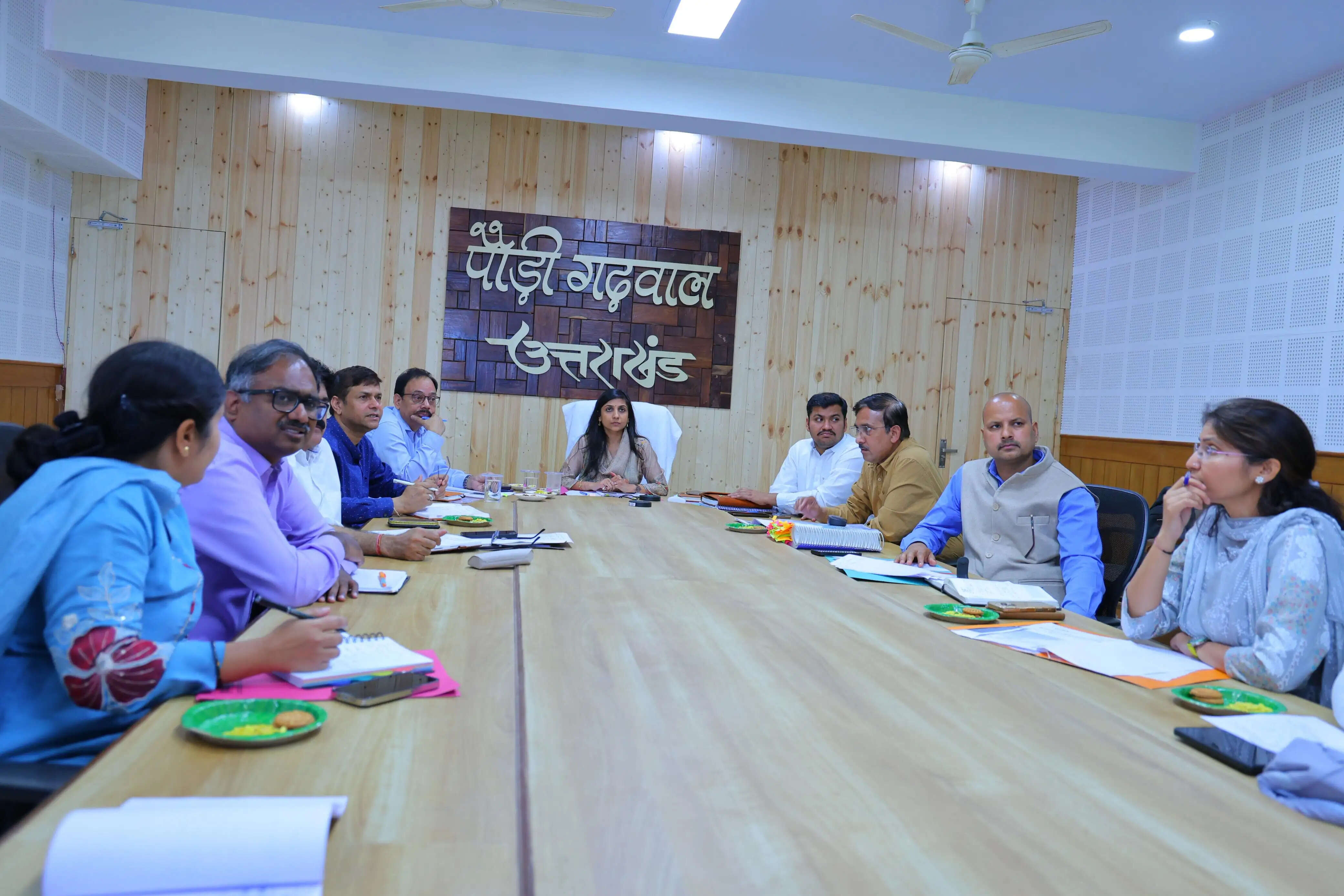 जलधाराओं के पुनर्जीवन को पेयजल योजनाओं से जोड़ा जाएगा : डीएम