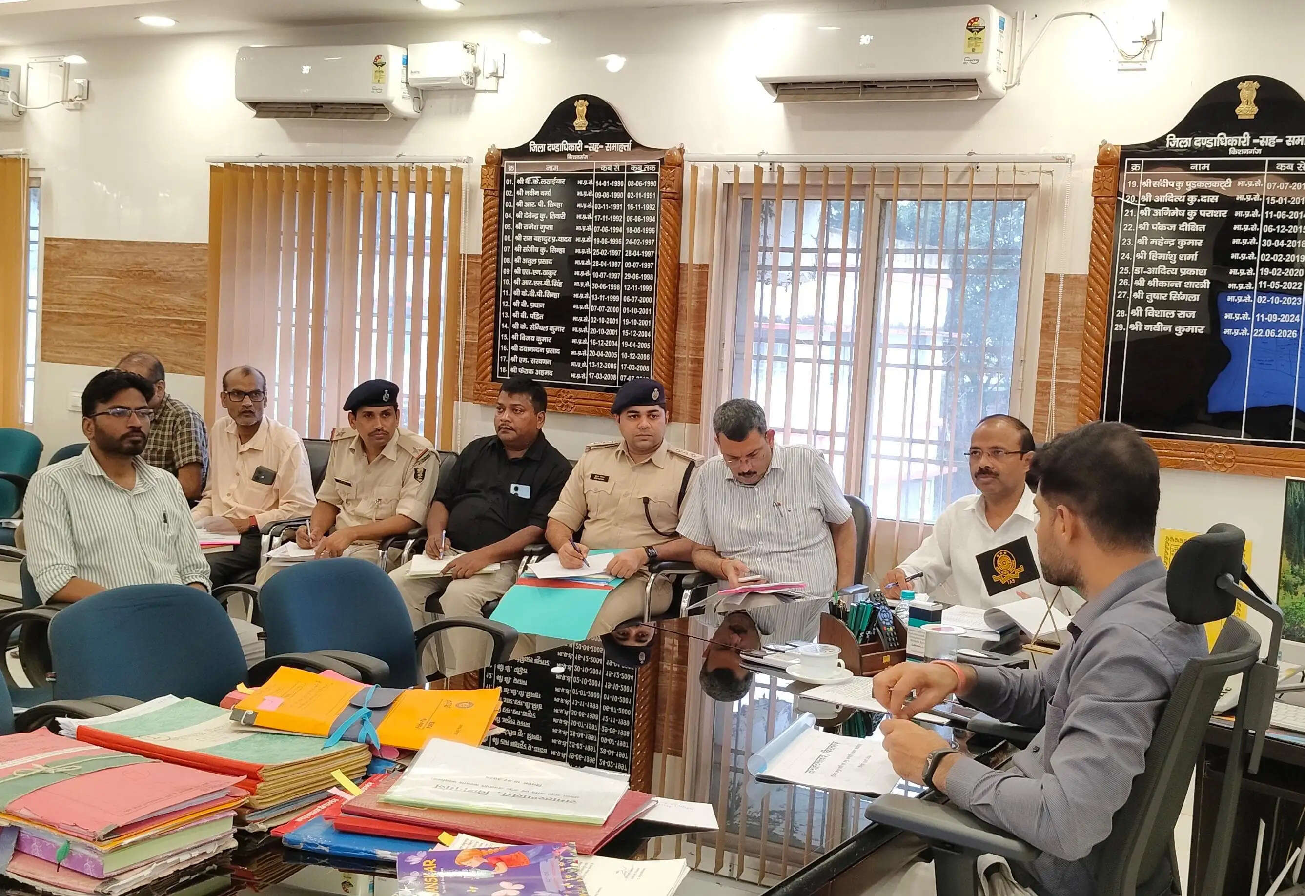 एससी-एसटी अत्याचार मामलों की समीक्षा, 23 लाख रुपये की मुआवजा राशि का हुआ भुगतान