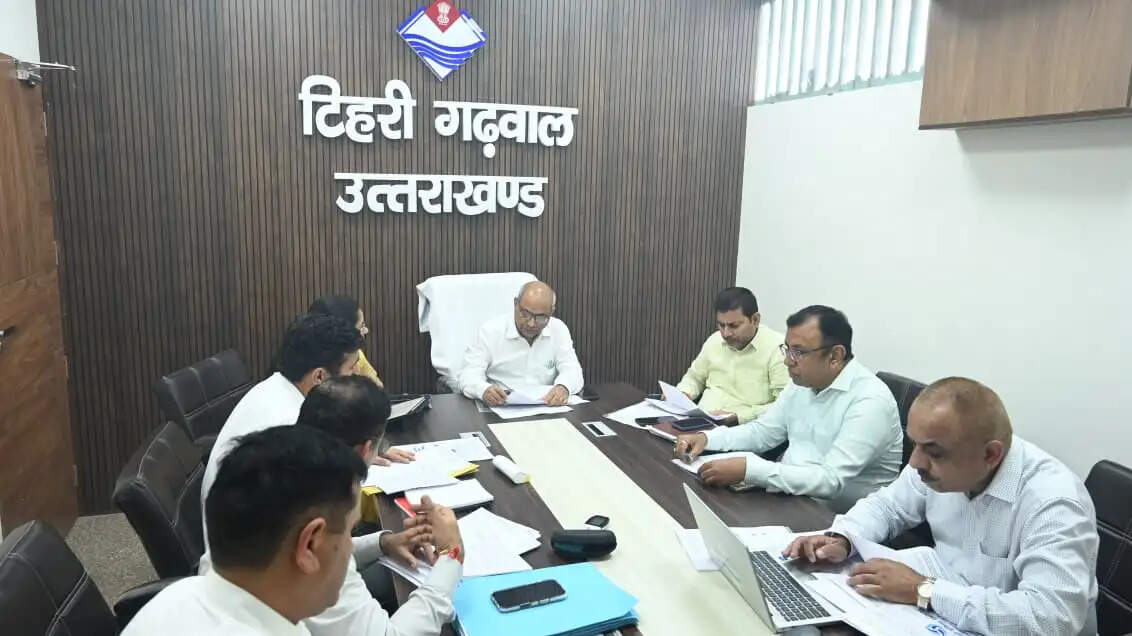 शासन को भेजे जाने वाले प्रकरणों पर स्पष्ट आख्या लगाकर प्रेषित करें: कमिश्नर