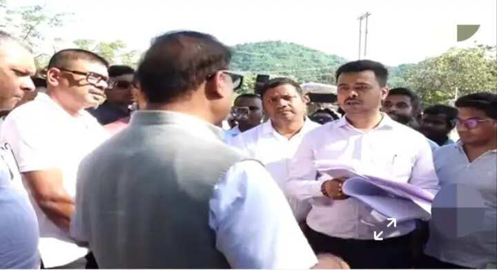 जुबीन क्षेत्र पहुंचे मुख्यमंत्री हिमंत, निर्माण कार्यों का लिया जायजा