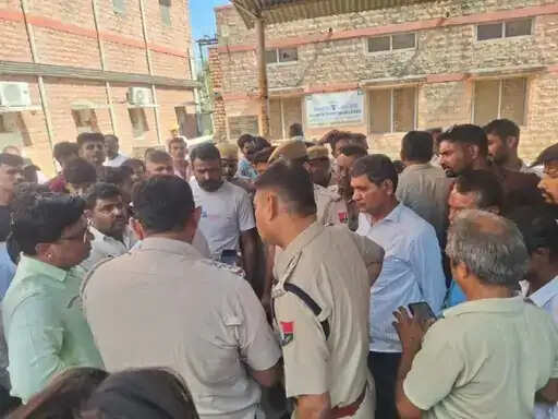 किराना व्यापारी की संदिग्ध मौत, हाईवे पर मिला शव