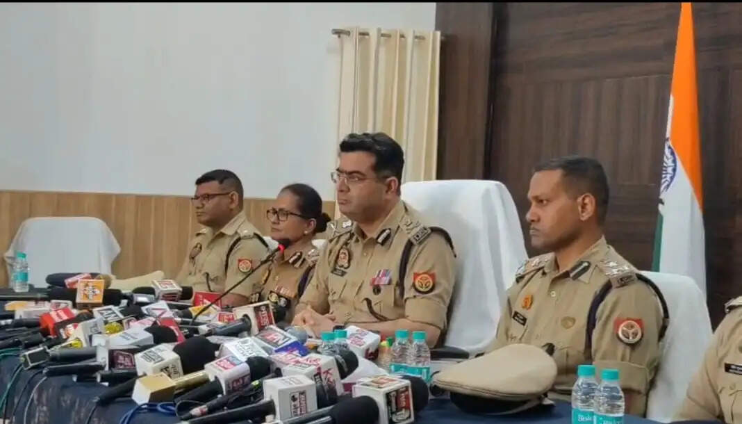 आईपीएस तरुण गाबा ने लखनऊ के पुलिस आयुक्त का पदभार संभाला, कहा- साइबर अपराध राेकने के लिए चलेगा जागरुक अभियान