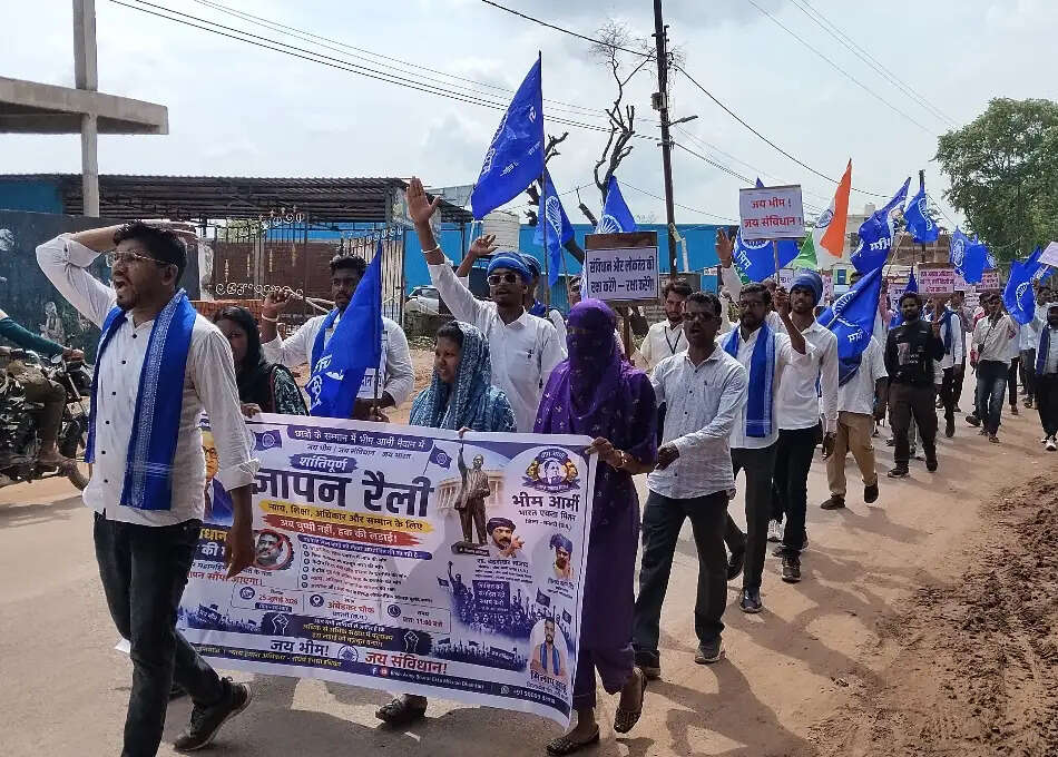 नीट परीक्षा प्रणाली में सुधार सहित सात सूत्रीय मांगों पर ज्ञापन सौंपा, भीम आर्मी ने निकाली रैली
