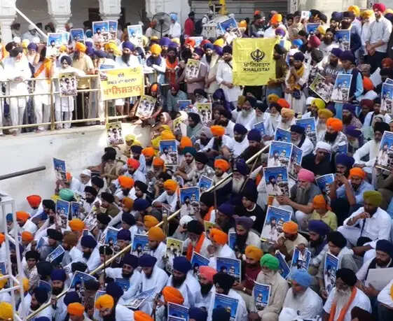 ऑपरेशन ब्लू स्टार की 42वीं बरसी: दरबार साहिब परिसर में लहराए भिंडरावाला के पोस्टर, नारेबाजी