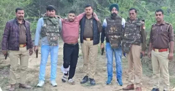 पुलिस मुठभेड़ में दो आरोपित गिरफ्तार,एक को लगी गोली