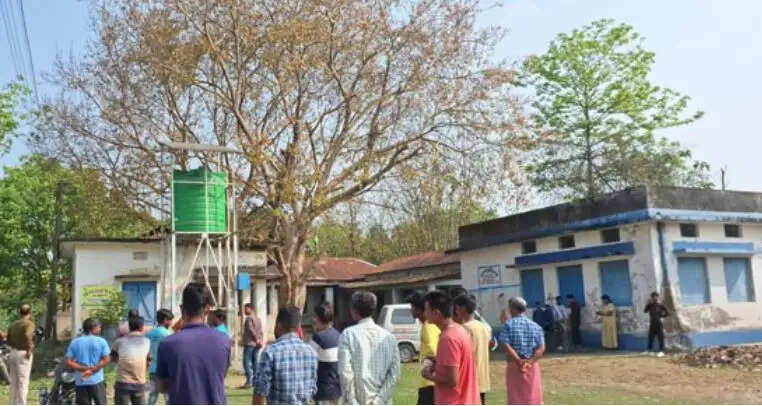 स्कूल बरामदे में मिला महिला का शव, प्रेमी पर छोड़कर भागने का आरोप