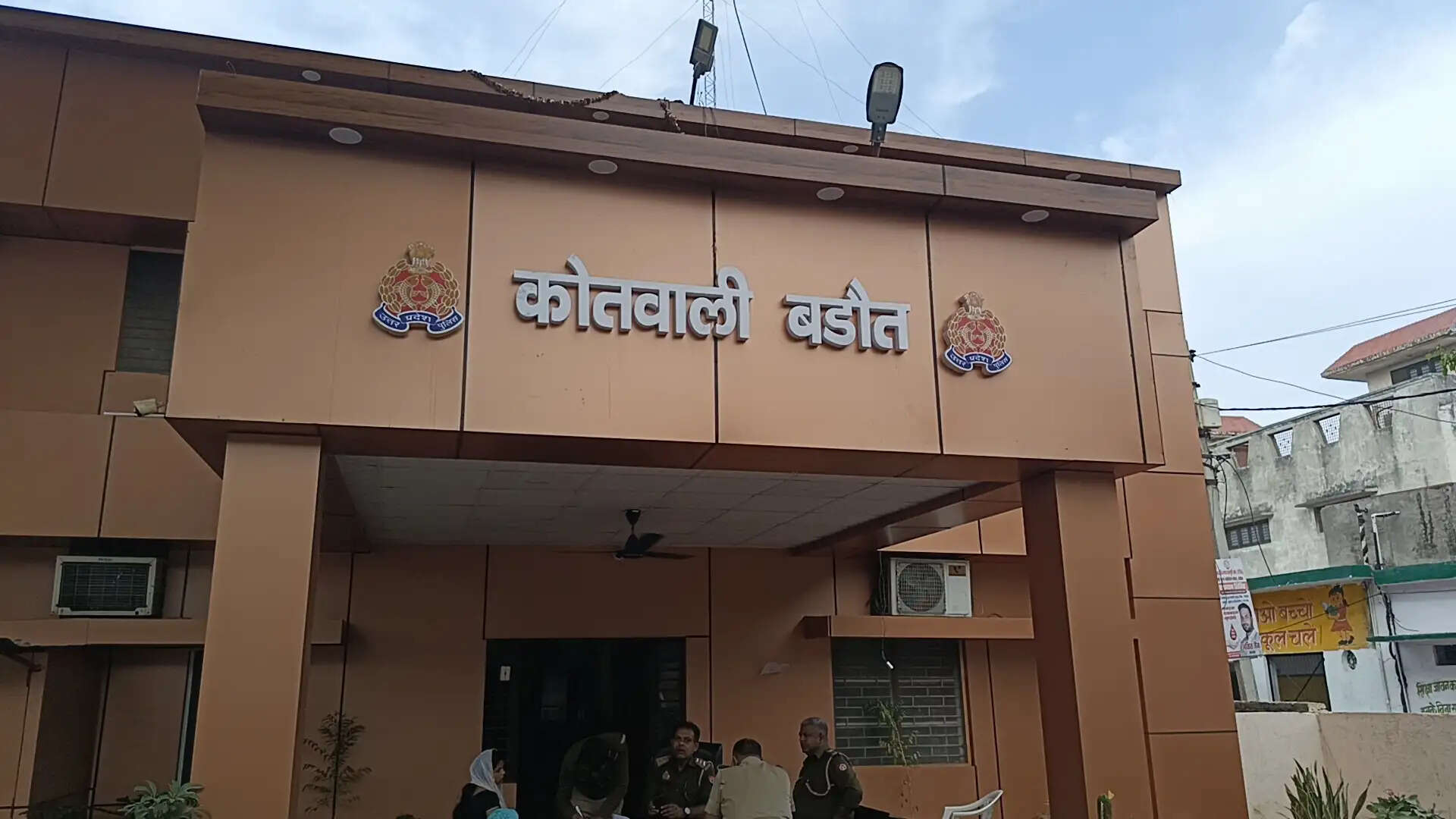 होटल में युवक-युवती ने खाया जहर, युवती की मौत-युवक मेरठ रेफर