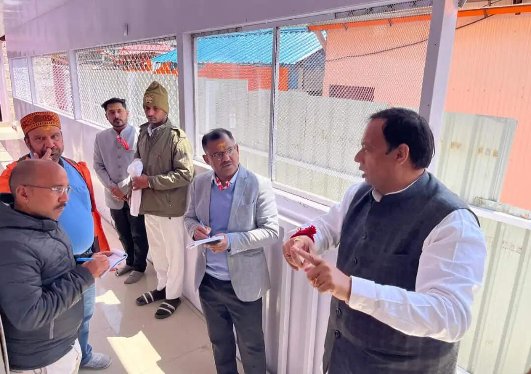 बीकेटीसी अध्यक्ष ने बद्रीनाथ धाम मे यात्रा व्यवस्थाओं का किया निरीक्षण