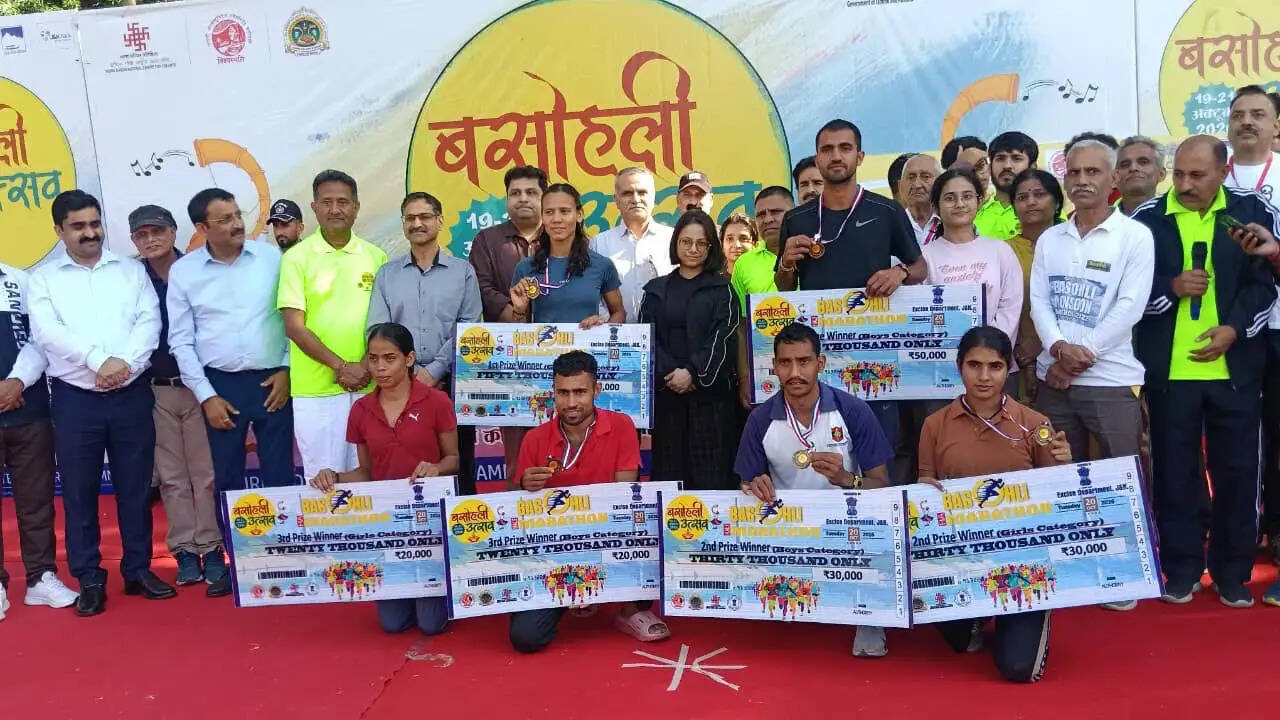 बसोहली उत्सव में 500 धावकों ने भरी रफ्तार, विजेताओं को मिले दो लाख रुपये