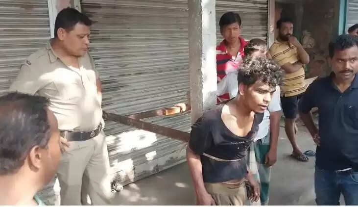 चोरी करते रंगे हाथ पकड़ा गया शख्स