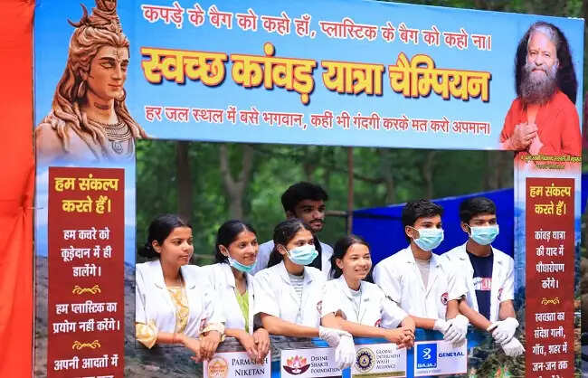 कांवड़ यात्रियों के लिए परमार्थ निकेतन ने लगाया स्वास्थ्य एवं पेयजल सेवा शिविर