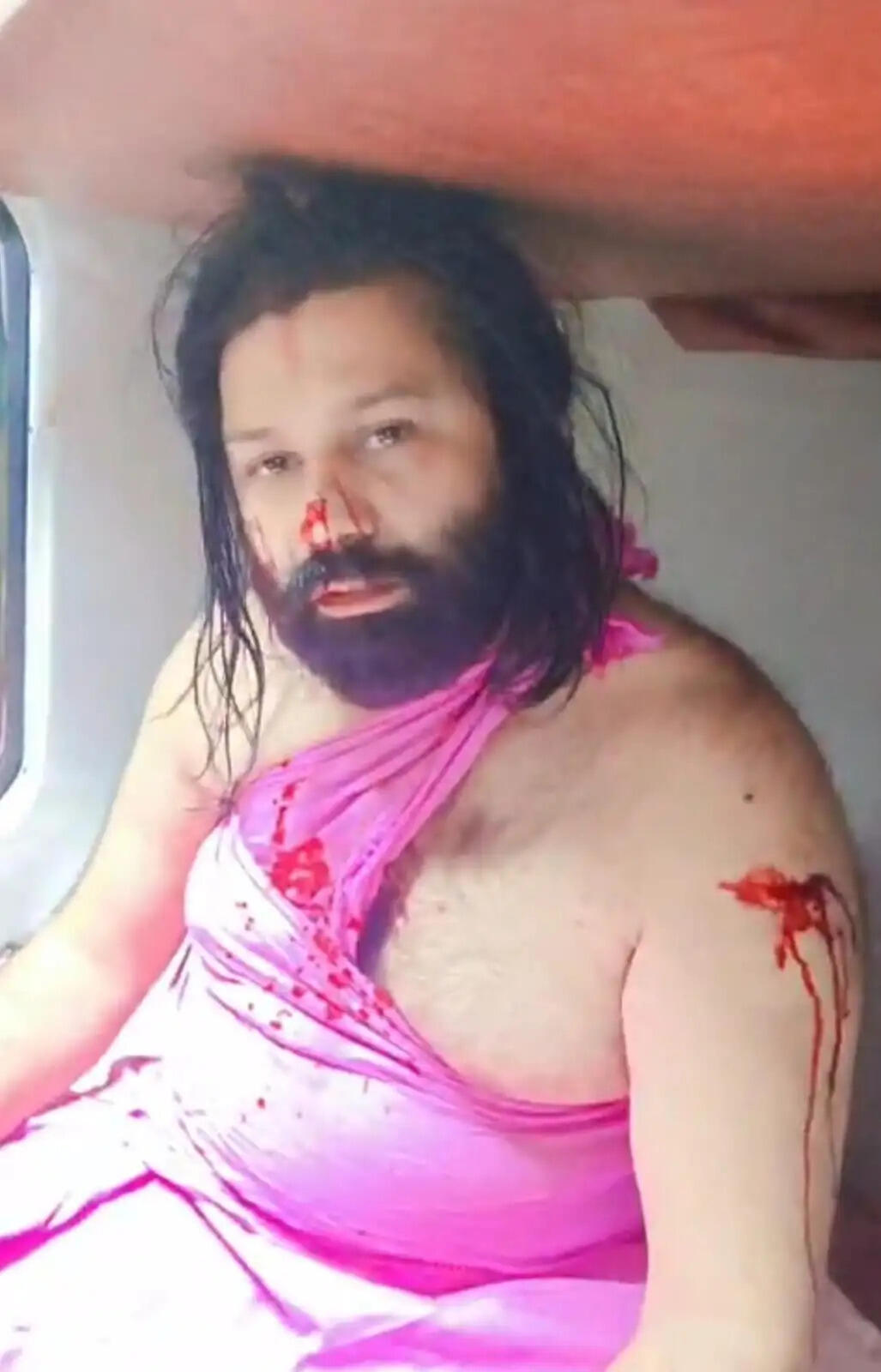 चलती ट्रेन में श्रीकृष्ण जन्मभूमि प्रकरण के मुख्य वादी आशुतोष ब्रह्मचारी पर जानलेवा हमला, जांच में जुटी पुलिस