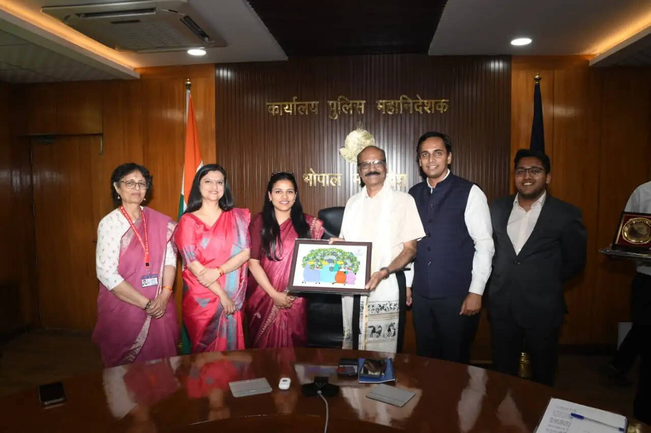 पुलिस महानिदेशक&nbsp;कैलाश मकवाणा से भारतीय विदेश सेवा अधिकारियों ने की सौजन्य भेंट