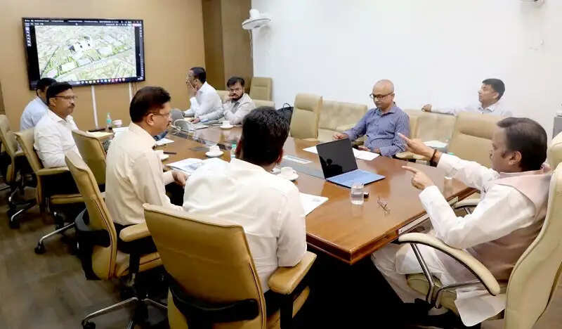 मप्रः उप मुख्यमंत्री शुक्ल ने की अधोसंरचना विकास कार्यों की वृहद समीक्षा