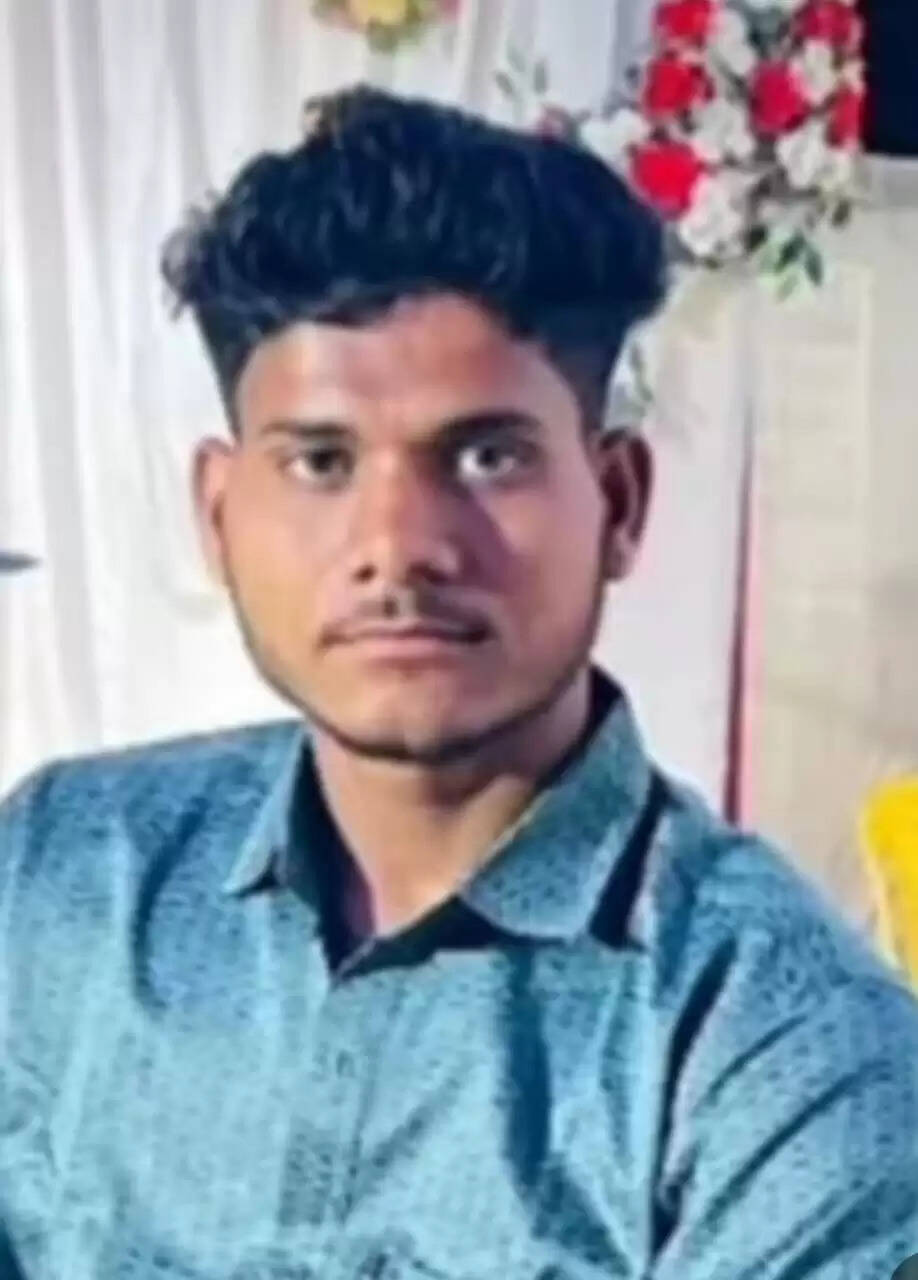 बाइक सवारों को हुड़दंग मचाने से रोका तो दबंगों ने पिता की तेरहवीं के दिन ही बेटे को उतारा मौत के घाट