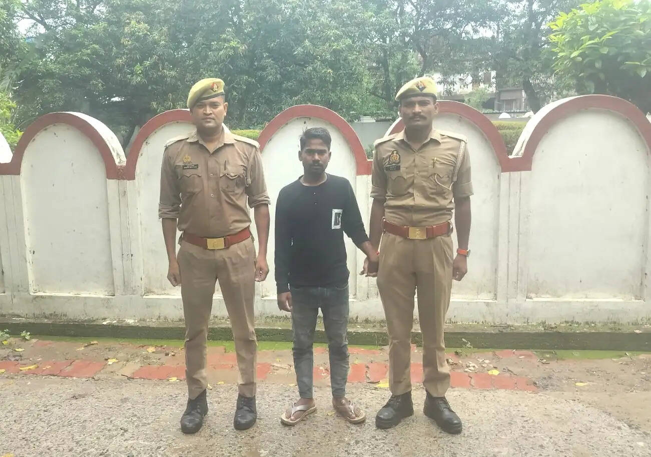 देवरिया में अश्लील फोटो सोशल मीडिया पर वायरल करने वाला अभियुक्त गिरफ्तार