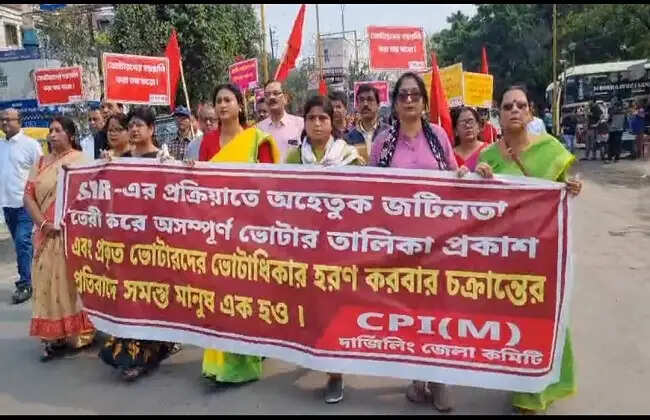 एसआईआर प्रक्रिया को लेकर वाम का प्रदर्शन