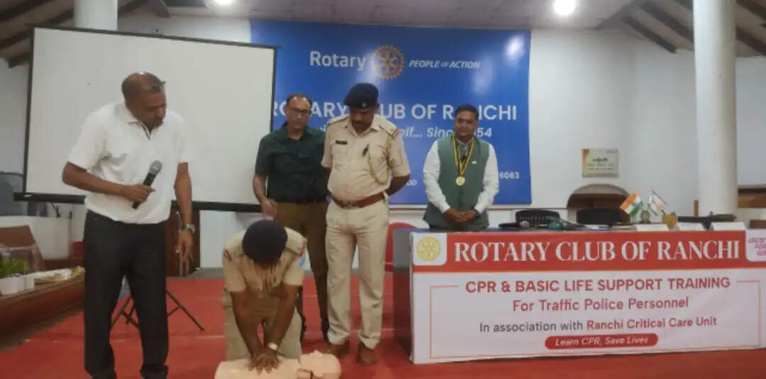 ट्रैफिक पुलिस कर्मियों को मिला सीपीआर का प्रशिक्षण, दुर्घटनाओं में बचेंगी जानें