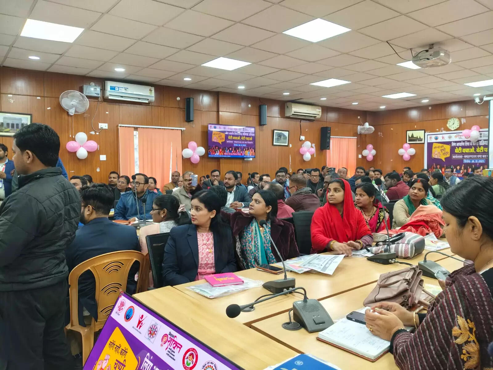 लिंग आधारित हिंसा के खिलाफ जिला स्तरीय कार्यशाला का डीएम ने किया शुभारंभ