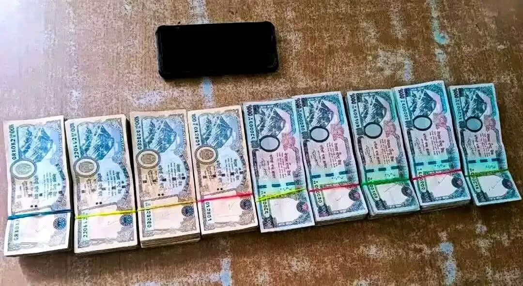 सीमा पार भारतीय नागरिक 5 लाख से अधिक नेपाली मुद्रा के साथ गिरफ्तार