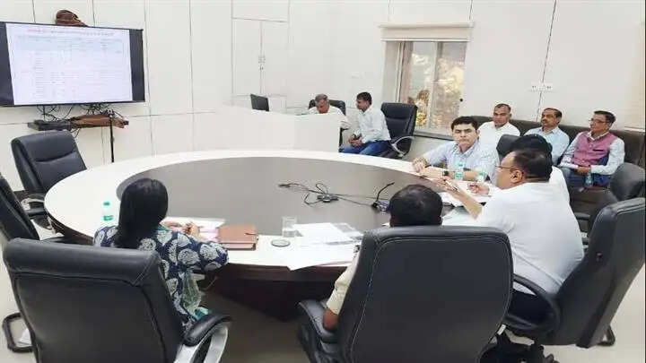 इंदौर संभाग में अवैध कटाई और अतिक्रमण पर कसेगा शिकंजा, विशेष कार्ययोजना बनाकर कार्रवाई के निर्देश