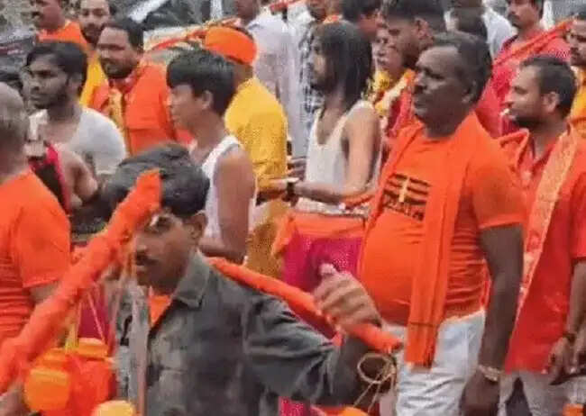 उज्जैन में भस्म आरती में राजा स्वरूप में सजे महाकाल, समर्पण कांवड़ यात्रा में बारिश के बीच गूंजे 'बम भोले' के जयकारे