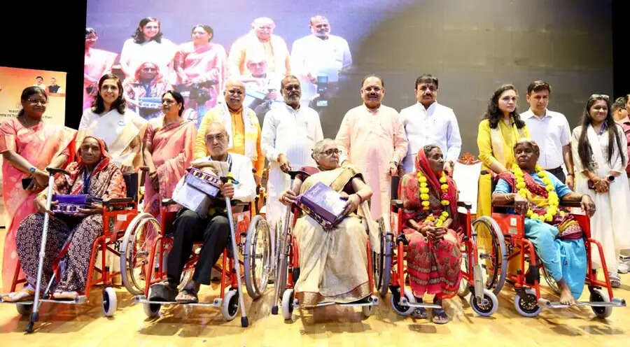 वृद्धजन हमारी अमूल्य धरोहर, उनके अनुभव और आशीर्वाद से समृद्ध होता समाज : मंत्री कुशवाह
