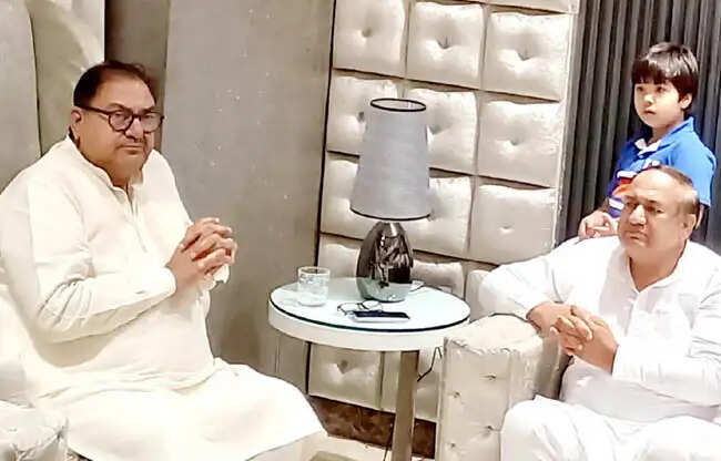 सोनीपत: पूर्व विधायक सुरेंद्र पंवार के पिता के निधन पर अभय चौटाला ने जताया शोक