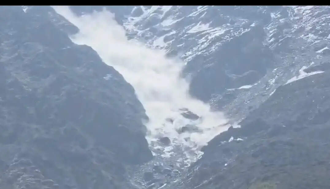 कंचनगंगा में हिमस्खलन, कोई नुकसान नहीं, प्रशासन ने बढ़ाई निगरानी