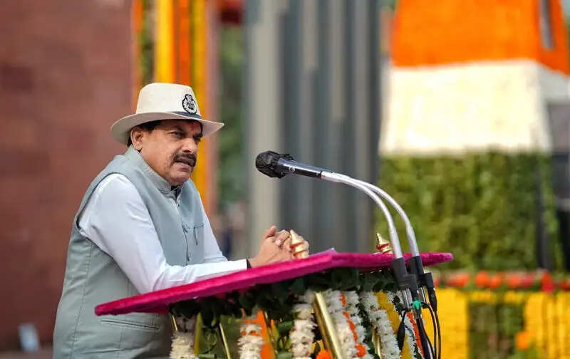 मप्र : मुख्यमंत्री की घोषणा - अब शहीद पुलिसकर्मी की पत्नी और माता-पिता को मिलेगे 50-50 लाख