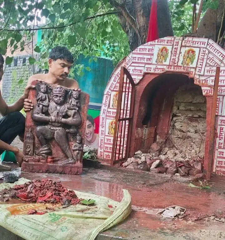 हनुमान मंदिर में मूर्ति हटाने और खुदाई का प्रयास