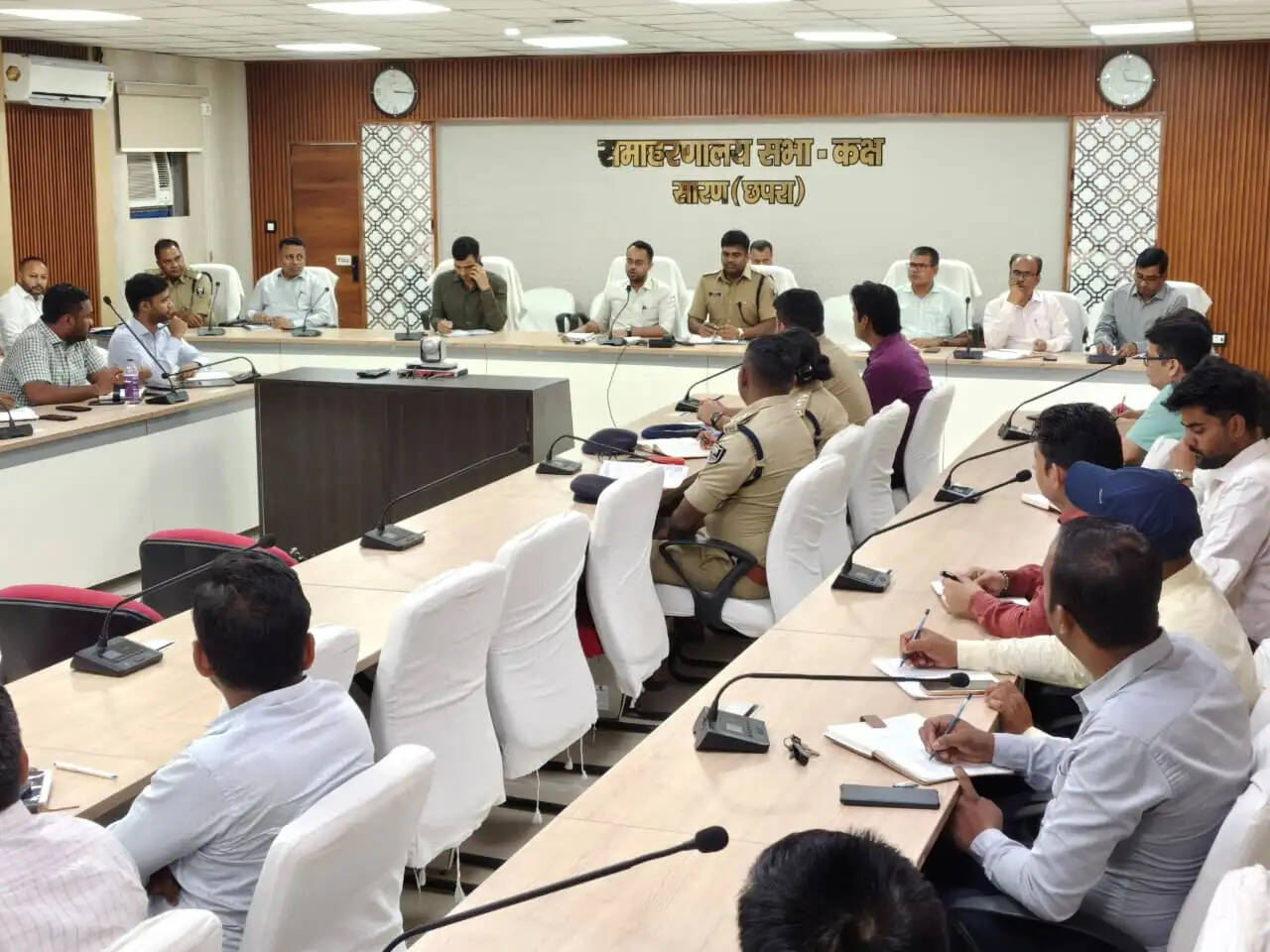 सारण में मुख्यमंत्री व रेल मंत्री के कार्यक्रम को लेकर डीएम और एसएसपी ने की संयुक्त बैठक