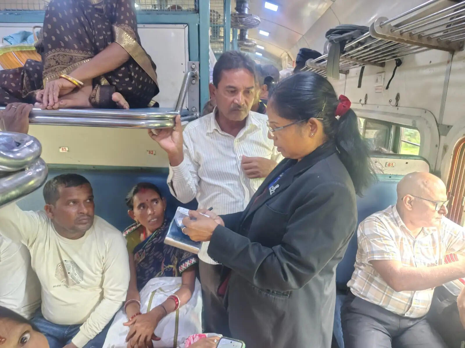 मालदा मंडल ने चलाया विशेष टिकट जाँच अभियान, 167 धरे गए, 1.34 लाख से अधिक जुर्माना वसूला