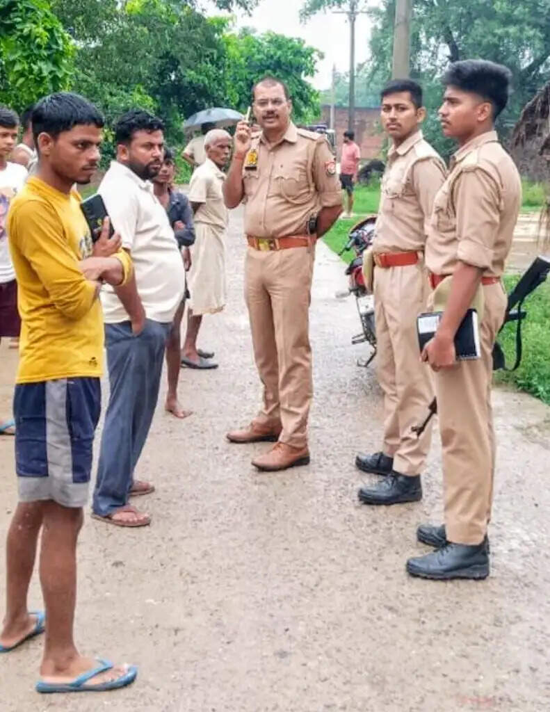 बहराइच में गोवंश पर भाले से हमला, दो आरोपिताें के खिलाफ मुकदमा दर्ज