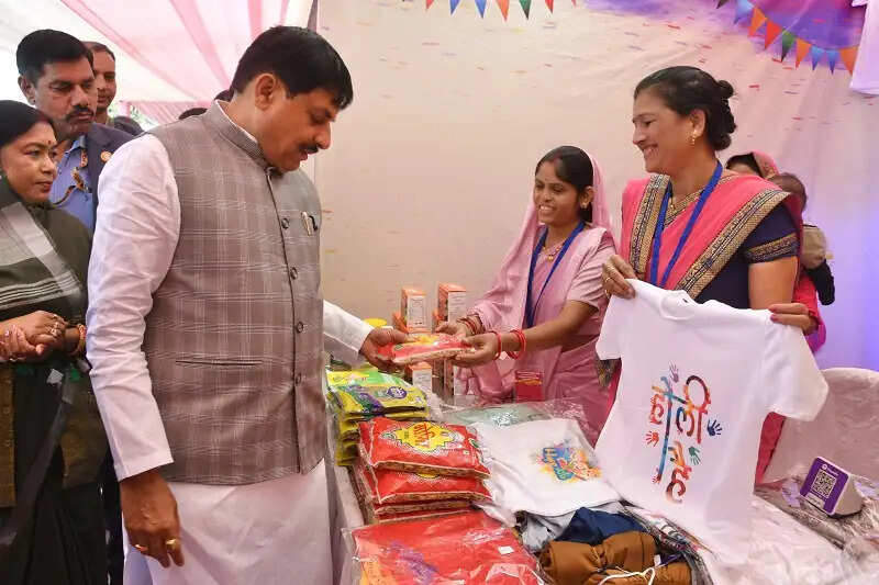 आजीविका मिशन की दीदियाँ प्रदेश की अर्थव्यवस्था को कर रही हैं सशक्त : मुख्यमंत्री डॉ. यादव