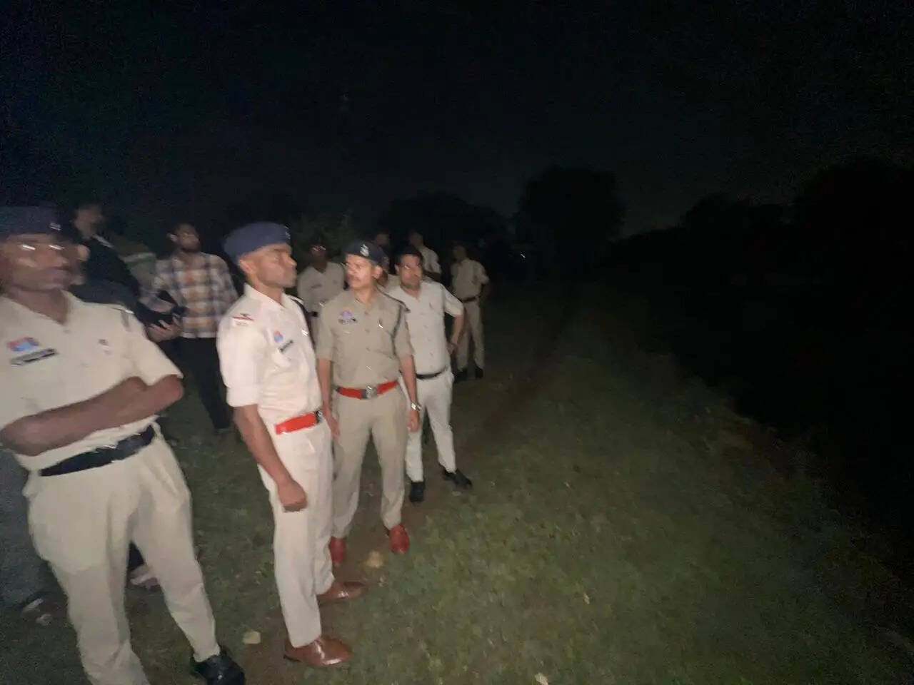 ब्लू वाटर में डूबा युवक, तलाश जारी