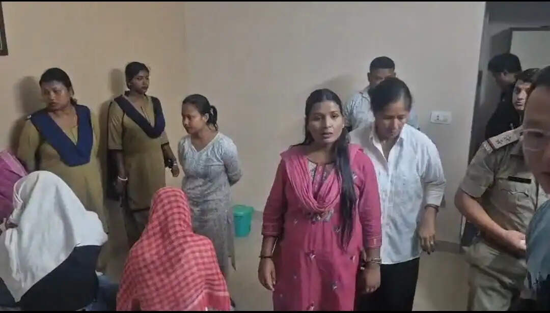 रिसॉर्ट में देह व्यापार का भांडाफोड़, नौ गिरफ्तार