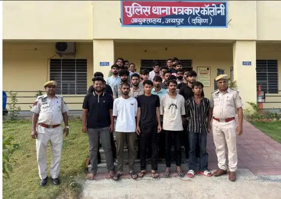 एरिया डोमिनेशन अभियान: बिना सत्यापन रह रहे 26 संदिग्ध किराएदार गिरफ्तार