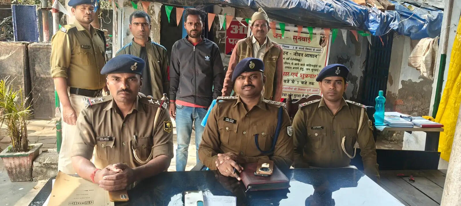 पुलिस ने स्मैक सहित दो कारोबारी को दबोचा