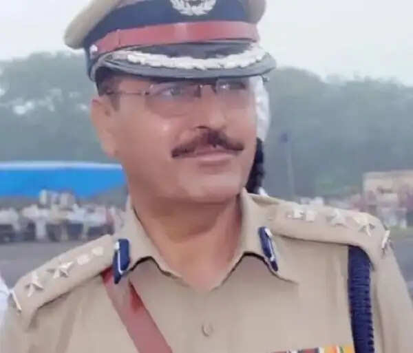 फर्जी जाति प्रमाणपत्र मामले में रिटायर्ड आईपीएस अधिकारी रघुवीर सिंह मीना पर एफआईआर दर्ज