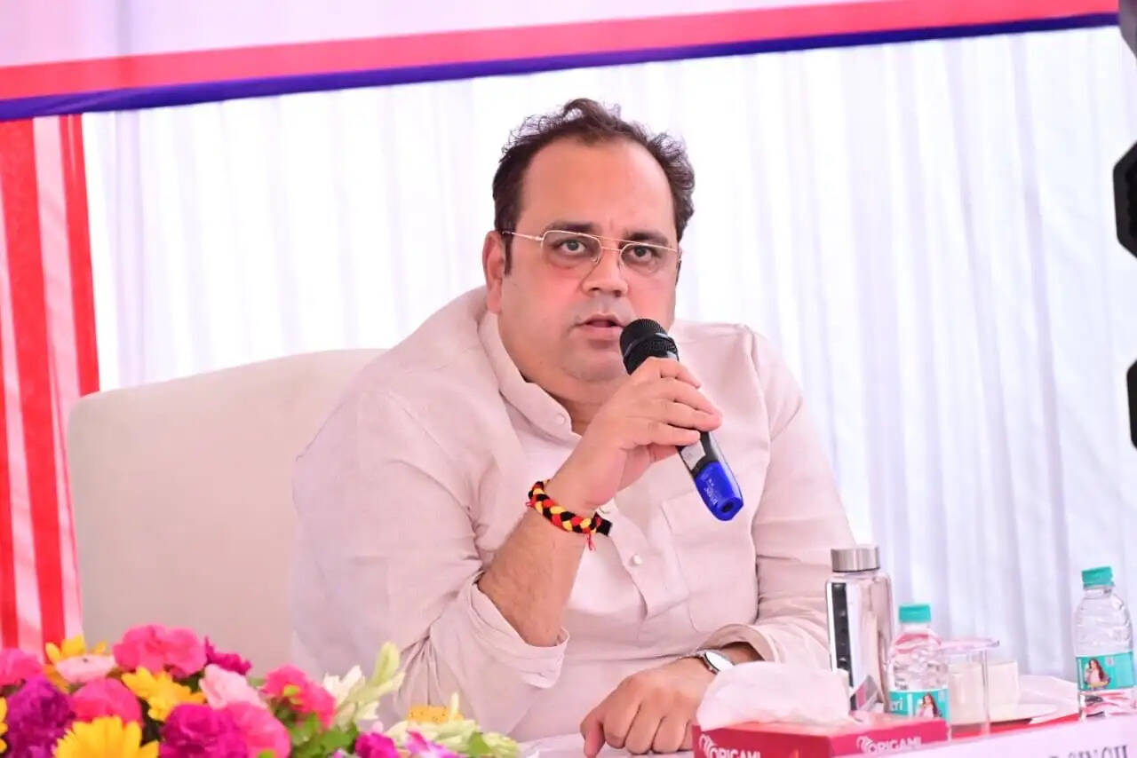 द्वारका में जिला स्तरीय कमेटी बैठक में कानून-व्यवस्था और महिला सुरक्षा की हुई समीक्षा