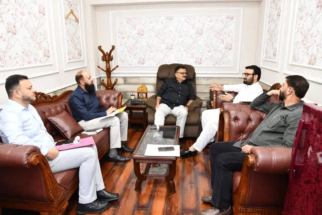 विकास कार्यों में तेजी लाने की मांग, प्रतिनिधिमंडलों ने मंत्री जावेद राणा से की मुलाकात