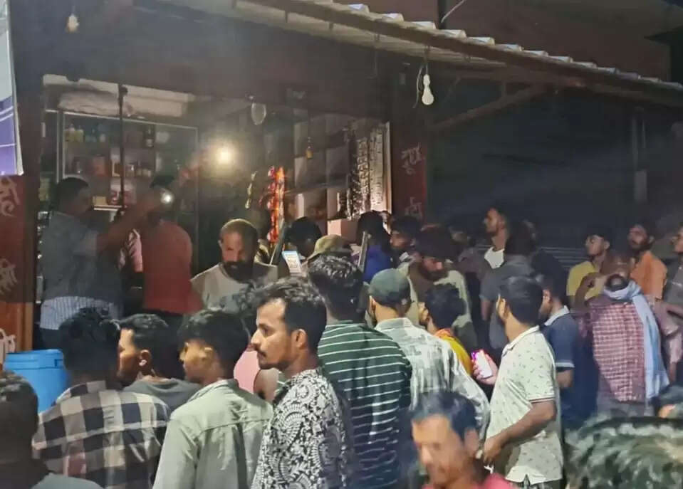 किराना कारोबारी के बेटे की दुकान में फांसी से लटका मिला शव,पुलिस जांच में जुटी