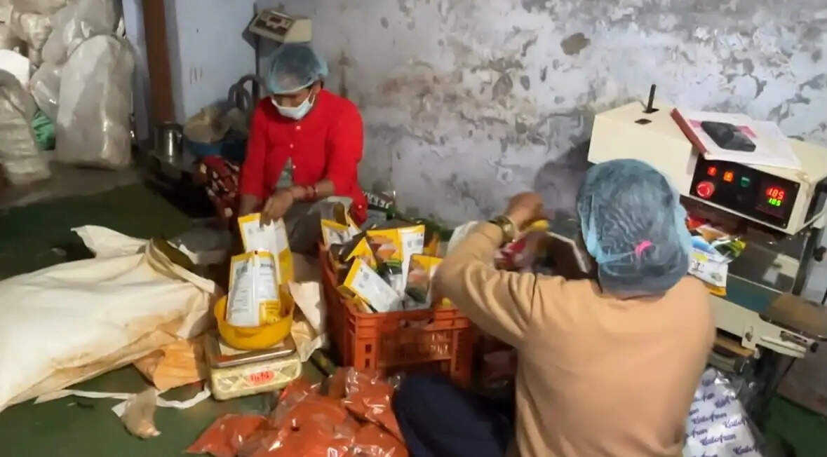 सालों शहर में बिताए, गांव लौटकर खड़ा किया रोजगार