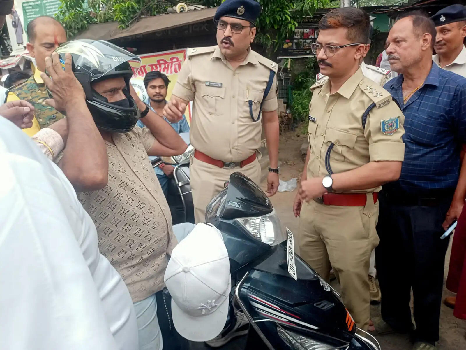 ट्रैफिक नियमों के पालन से बच सकती है आपकी जान : अकरम