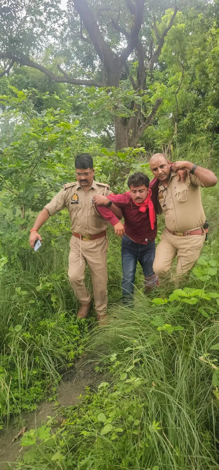 प्रयागराज: सपा नेता पवन यादव हत्याकांड में चार आरोपित गिरफ्तार, दाे मुठभेड़ में घायल