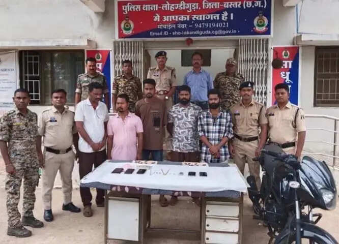 सुने मकान से 10 लाख के जेवरात चोरी के पांच आराेपित गिरफ्तार