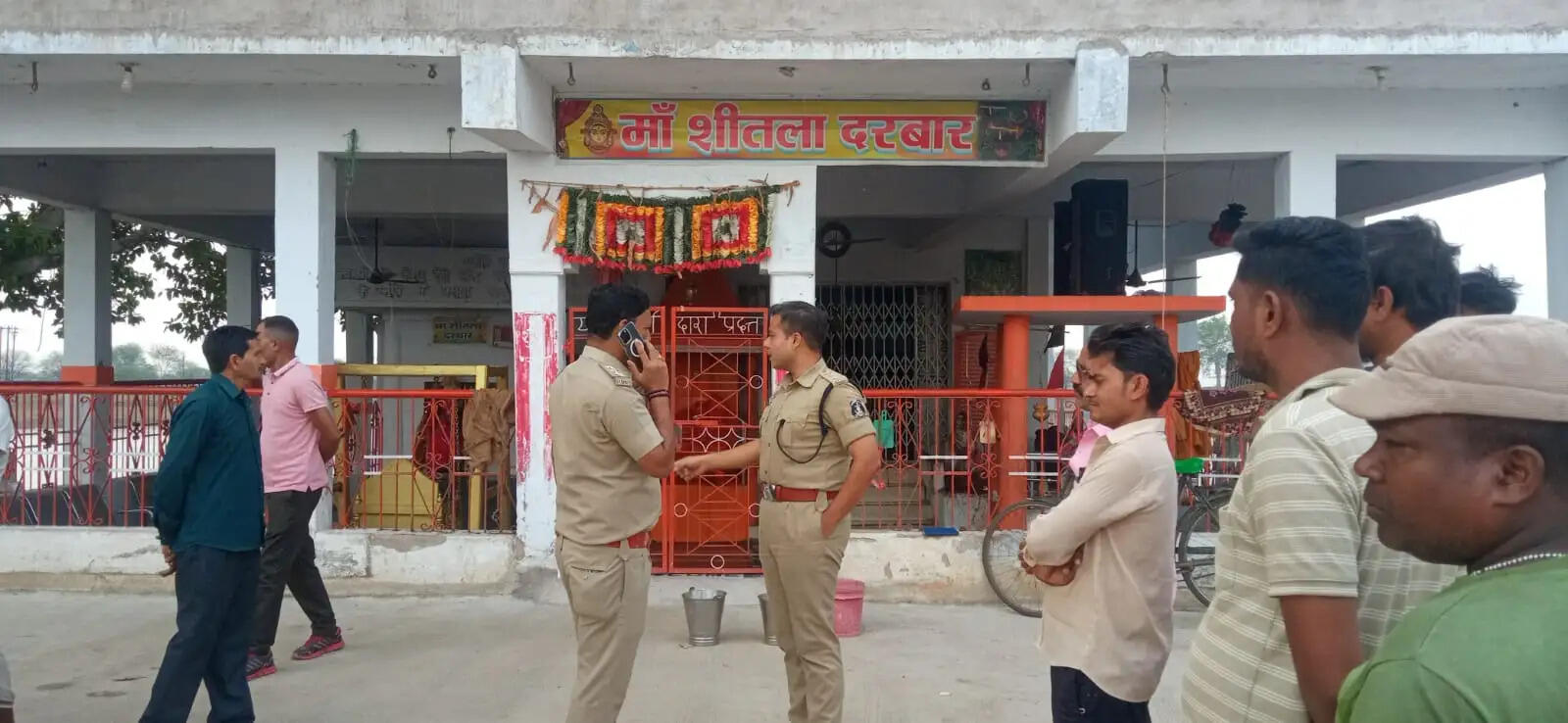 भखारा की आराध्य देवी शीतला मंदिर में बड़ी चोरी, दानपेटी से लेकर माता के श्रृंगार तक ले उड़े चोर